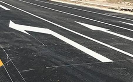 蘇州小區(qū)瀝青道路劃線用什么樣的材料？
