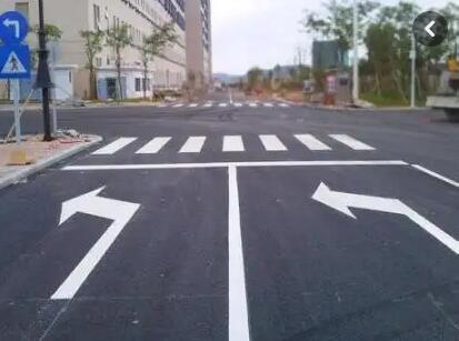 蘇州小區(qū)道路劃線找誰？選擇飛揚市政道路劃線單位